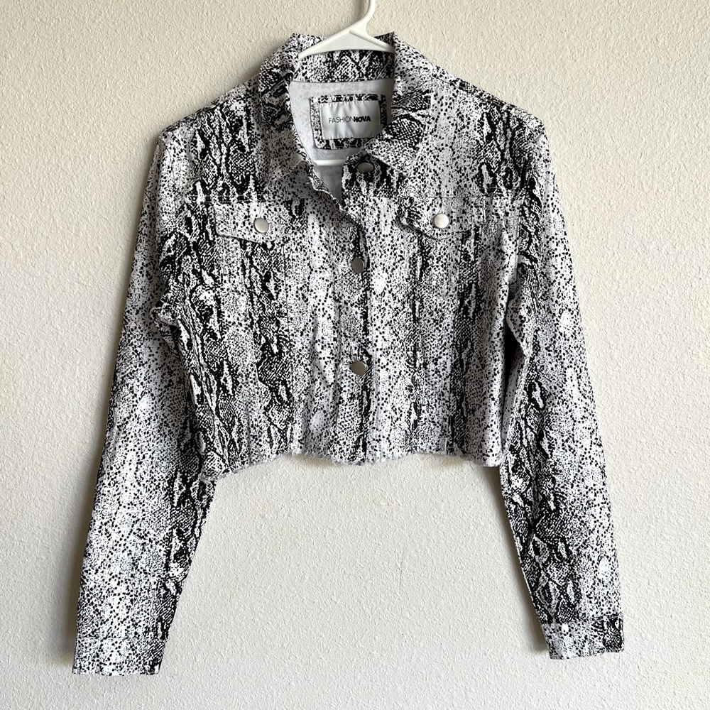 Fashion Nova Snake Print Black White Cropped Denim Jacket